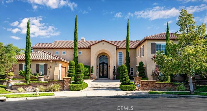 Attached, Exterior, Facade, Mediterranean
