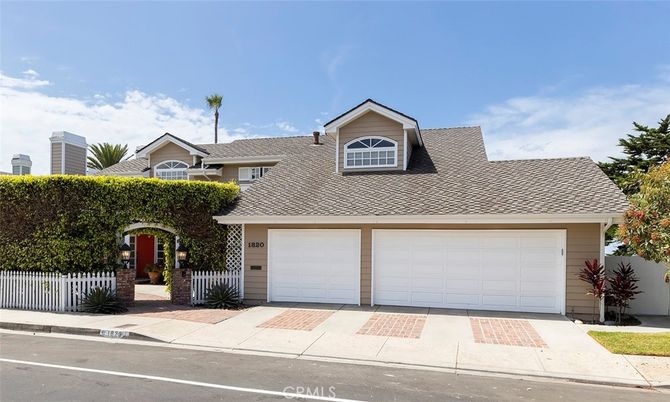 Attached, Exterior, Facade, Ranch