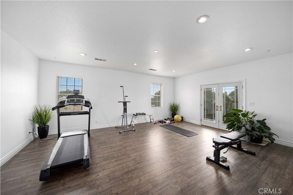Fitness Equipment, Interior, Recessed Lighting, Wood Texture Flooring