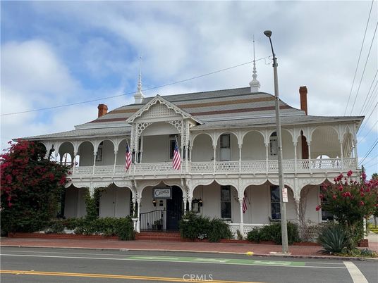 Exterior, Facade, Queen Anne Victorian