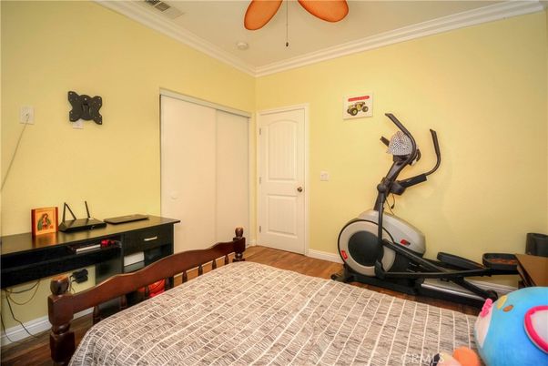 Bedroom, Fitness Equipment, Interior, Wood Texture Flooring