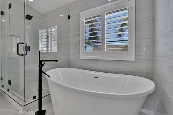 Bathroom, Free Standing Baths, Glass Shower, Interior, Recessed Lighting