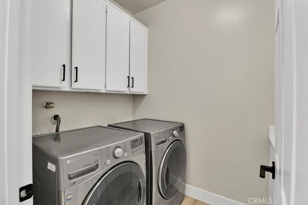 Interior, Washer, Wood Texture Flooring