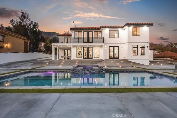 Exterior, Facade, Pool, Mediterranean