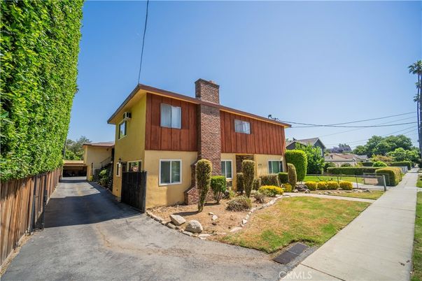 Backyard, Exterior, Facade, Brick Facade, Modern