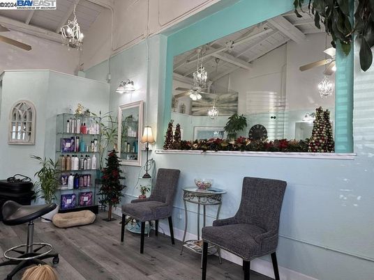 Interior, Pendant Lights, Wood Texture Flooring