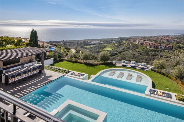 Exterior, Pool, Water