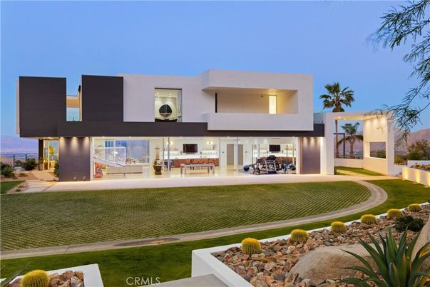 Backyard, Exterior, Facade, Modern