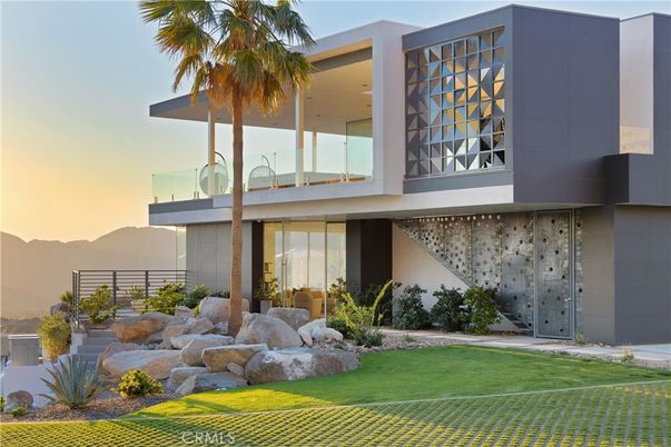Backyard, Exterior, Facade, Modern