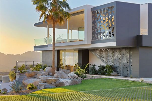 Backyard, Exterior, Facade, Modern