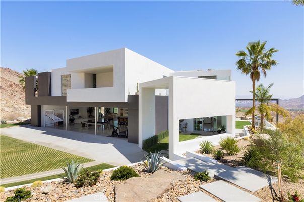 Backyard, Exterior, Facade, Modern