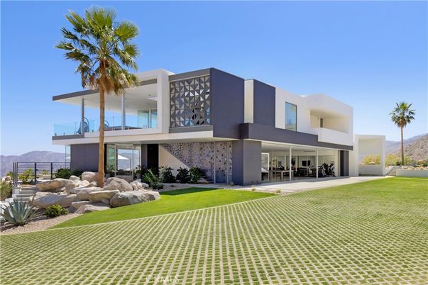Backyard, Exterior, Facade, Modern