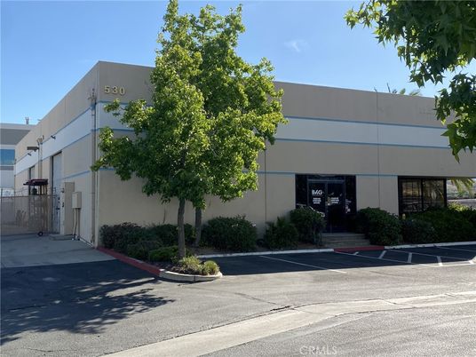 Exterior, Facade, Modern
