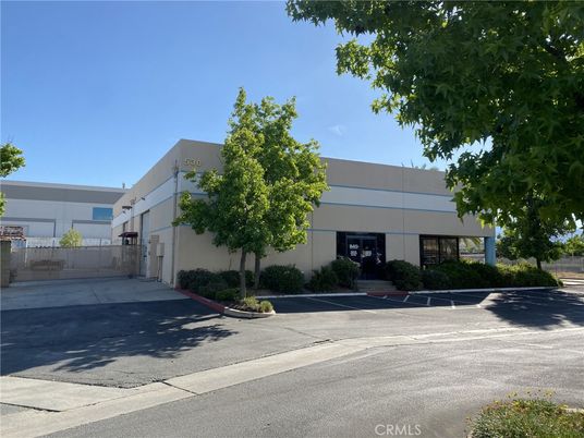Exterior, Facade, Modern