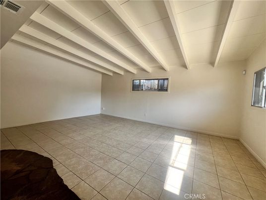Empty room, Interior