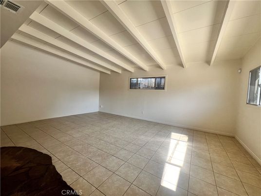Empty room, Interior