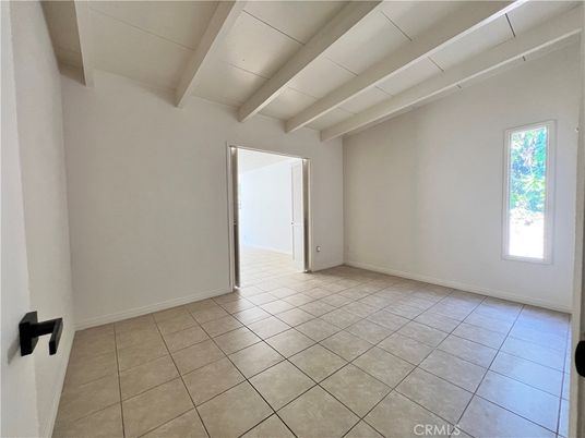 Empty room, Interior