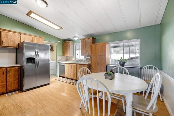 Dining room, Interior, Kitchen, Stainless Steel Appliances, Wood Texture Flooring