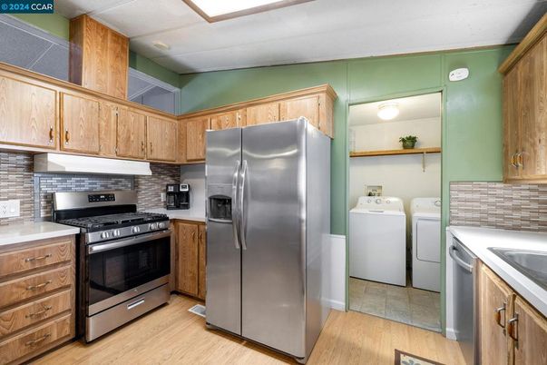 Interior, Kitchen, Washer, Wood Texture Flooring
