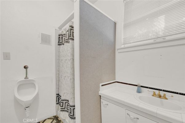 Bathroom, Interior, Tile Countertops