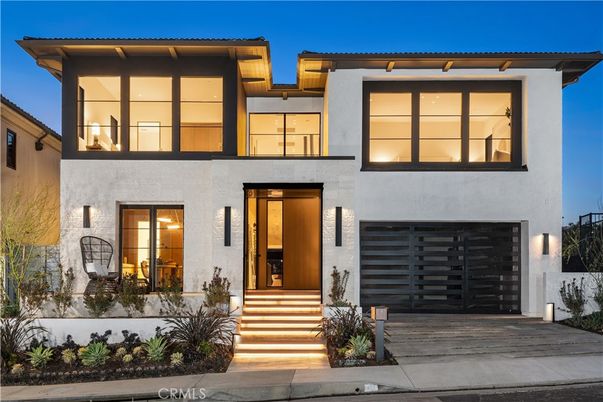 Attached, Exterior, Facade, Modern