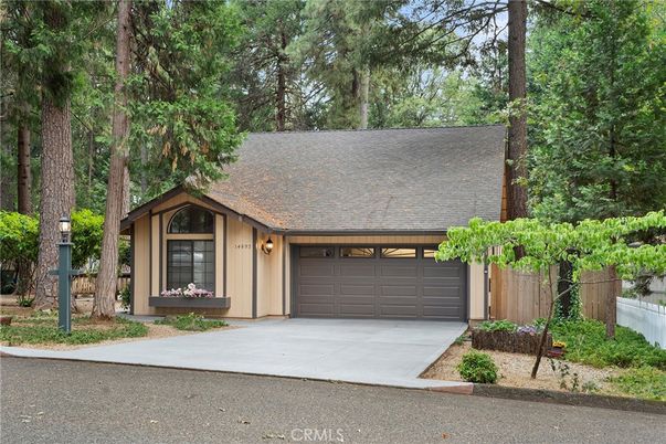 Attached, Exterior, Facade, Ranch