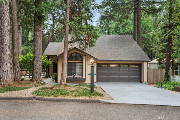 Attached, Exterior, Facade, Ranch