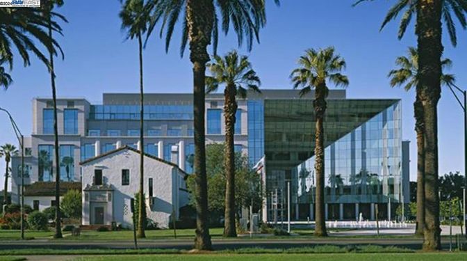 Exterior, Facade, Highrise