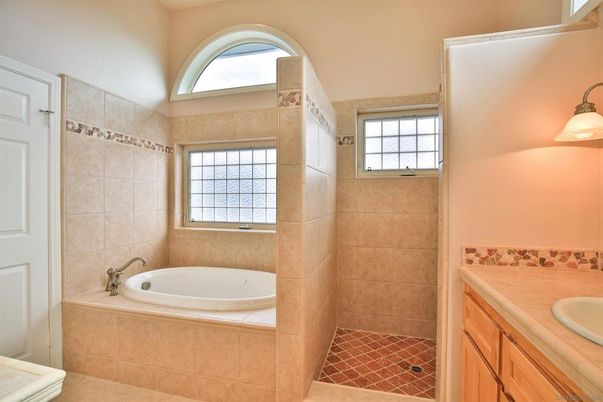 Bathroom, Interior, Tile Countertops
