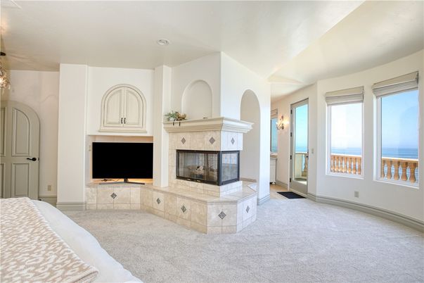 Fireplace, Interior, Recessed Lighting, Water