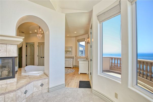 Chandelier, Interior, Recessed Lighting, Water, Wood Texture Flooring
