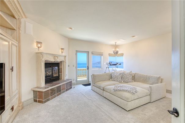 Fireplace, Interior, Recessed Lighting, Water