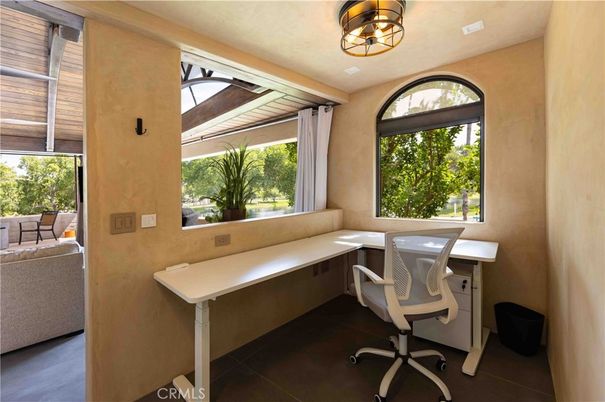 Home Office, Interior