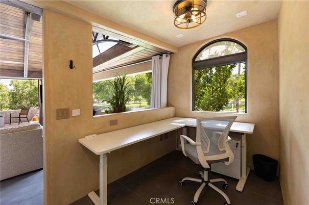 Home Office, Interior