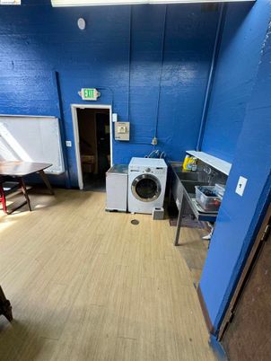 Interior, Washer, Wood Texture Flooring