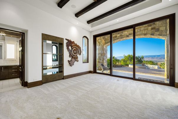 Empty room, Interior, Recessed Lighting, Wooden Beams