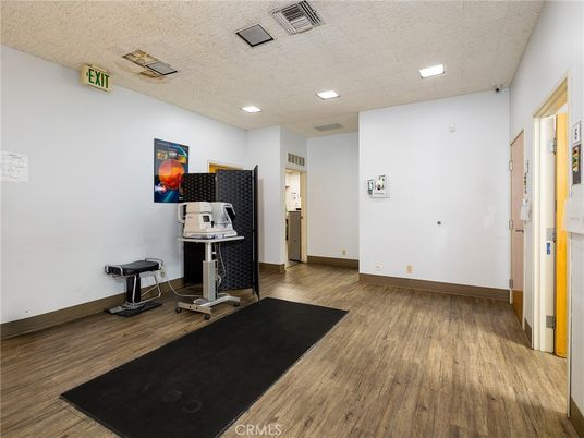Fitness Equipment, Interior, Recessed Lighting, Wood Texture Flooring