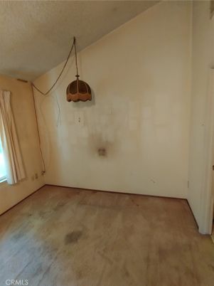 Empty room, Interior