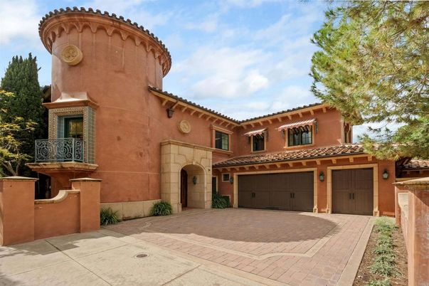 Attached, Exterior, Facade, Mediterranean