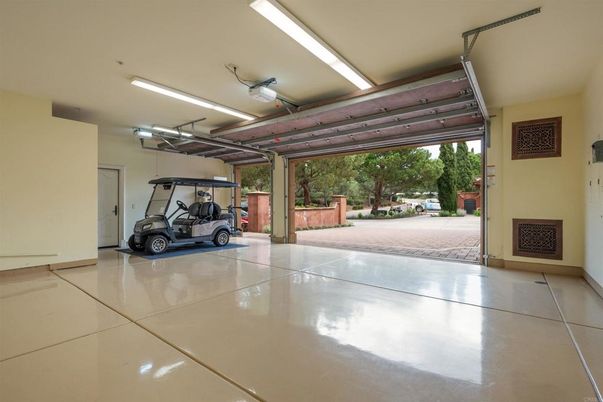 Garage, Interior