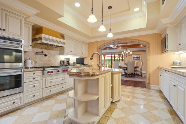 Chandelier, Dining room, Interior, Kitchen, Pendant Lights, Recessed Lighting, Stainless Steel Appliances