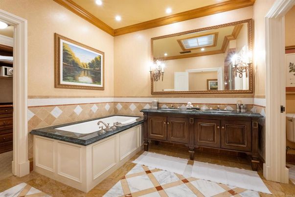 Bathroom, Dual Sink Vanities, Interior, Recessed Lighting
