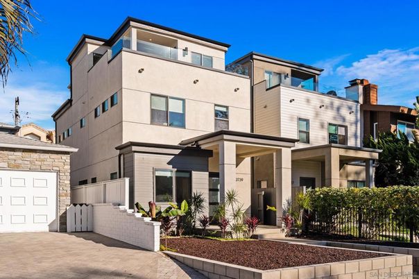 Attached, Exterior, Facade, Modern
