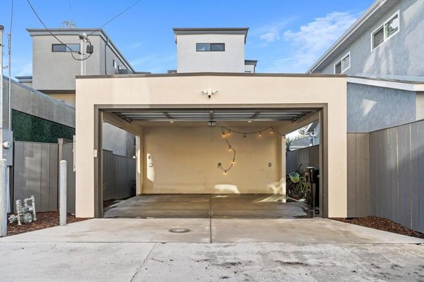 Exterior, Facade, None