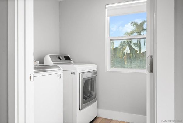 Interior, Washer, Wood Texture Flooring