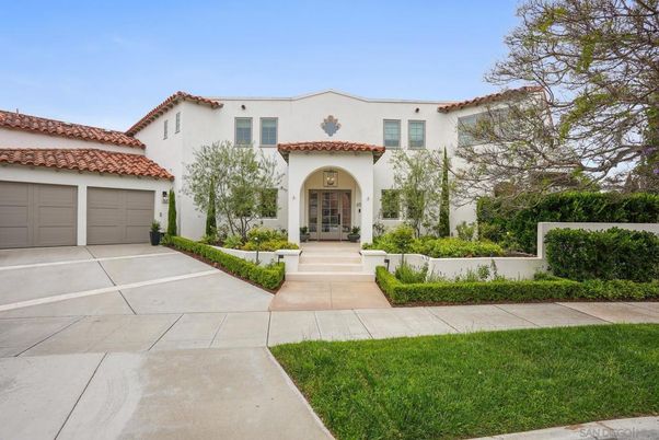 Attached, Exterior, Facade, Spanish Mediterranean