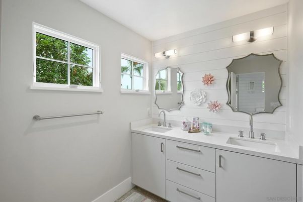 Bathroom, Dual Sink Vanities, Interior