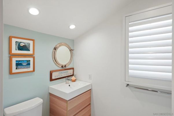 Bathroom, Interior, Recessed Lighting