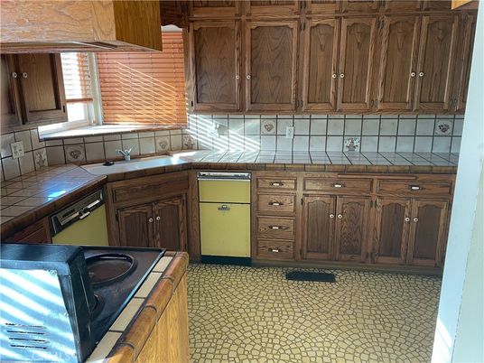 Interior, Kitchen, Tile Countertops