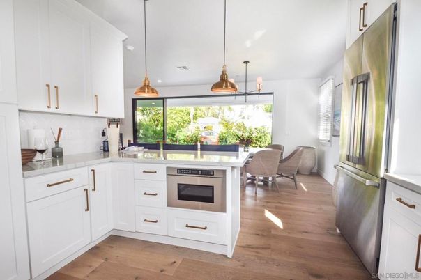 Dining room, Interior, Kitchen, Pendant Lights, Recessed Lighting, Wood Texture Flooring